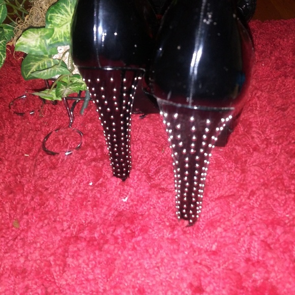 Heels - Picture 3 of 4